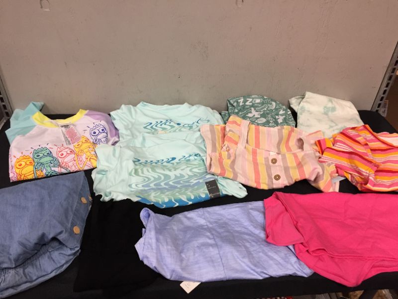 Photo 1 of BAG LOT OF GIRL CLOTHING "DIFFERENT STYLES ANS SIZES" ---SOLD AS IS ---