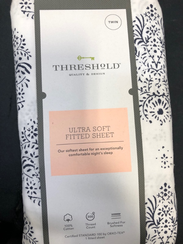 Photo 2 of 300 Thread Count Ultra Soft Fitted Sheet - Threshold™

twin
