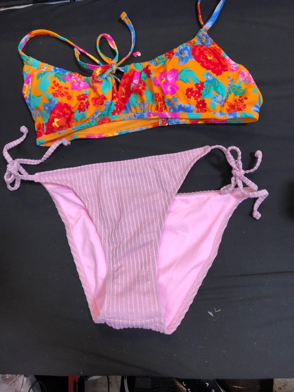 Photo 1 of 2 Bikini  ITEM COUNT SIZE L