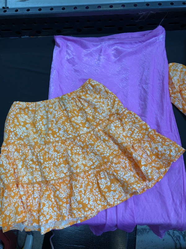 Photo 1 of 2 ITEM LOT Girls' Tiered Floral Skirt - Art Class™ SIZE M
