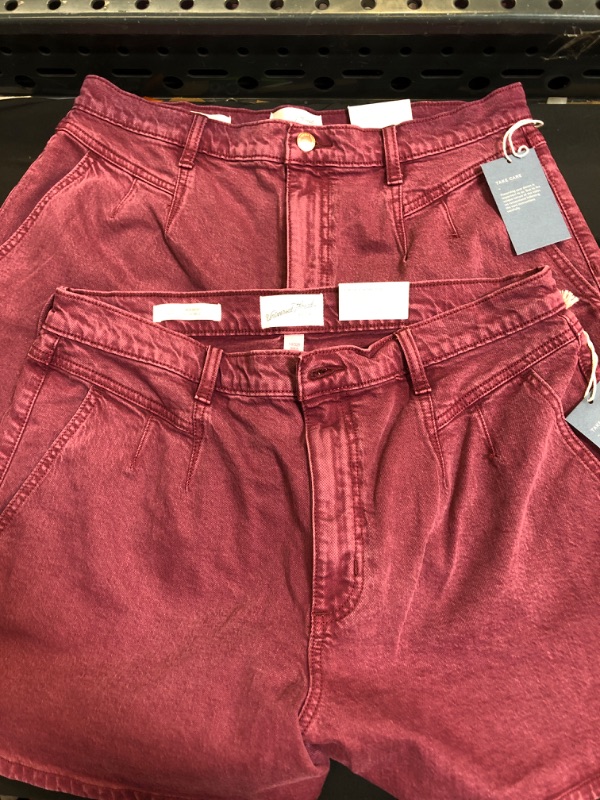 Photo 1 of 2 ITEM LOT Women's High-Rise a-Line MIDI Jean Shorts - Universal Thread™ SIZE 12/14
