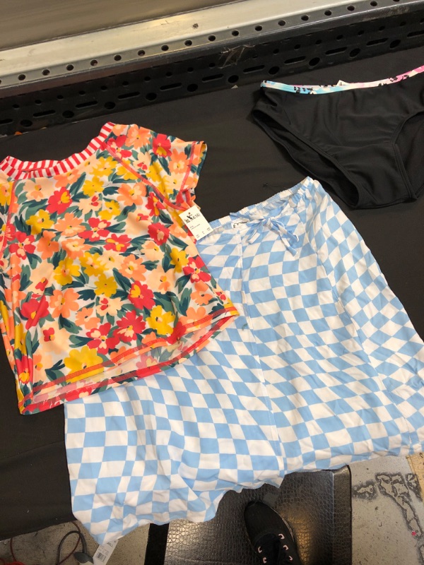 Photo 1 of 3 ITEM COUNT LOT GIRLS CLOTHING SIZE XL 