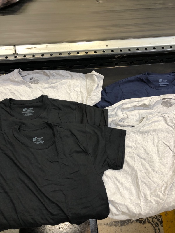 Photo 1 of 6 ITEM COUNT HANES T SHIRT SIZE SP