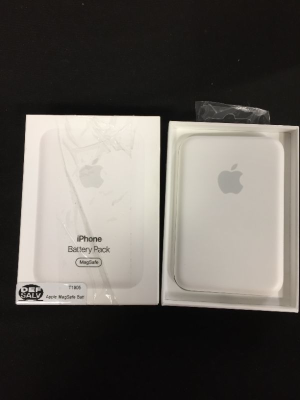Photo 3 of Apple - MagSafe Battery Pack - White
