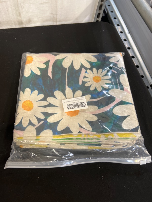 Photo 1 of 18 * 18 inches Home Soft Printed Daisy Pillowcase Comfortable Cushion Indoor Decorative Pillowcase for Living Room Sofa Bed Chair car Bedroom
