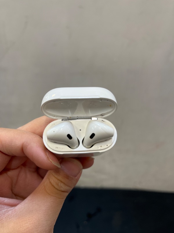Photo 5 of Apple AirPods with Charging Case (Latest Model) - ITEM IS VERY DIRTY AND DOES NOT TURN ON -