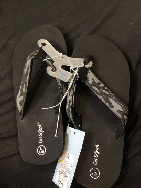 Photo 2 of Boys' Cal Slip-on Thong Sandals - Cat & Jack™ SIZE LARGE (4/5)
