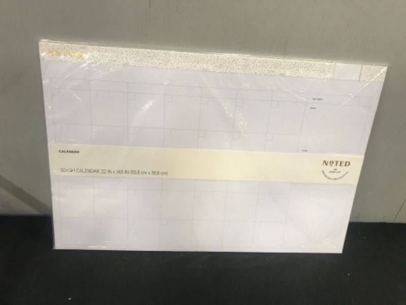 Photo 2 of Undated Post-it Desk Calendar 30 Sheets/Pad Dimensions (Overall): 22x14 Inches (W)
