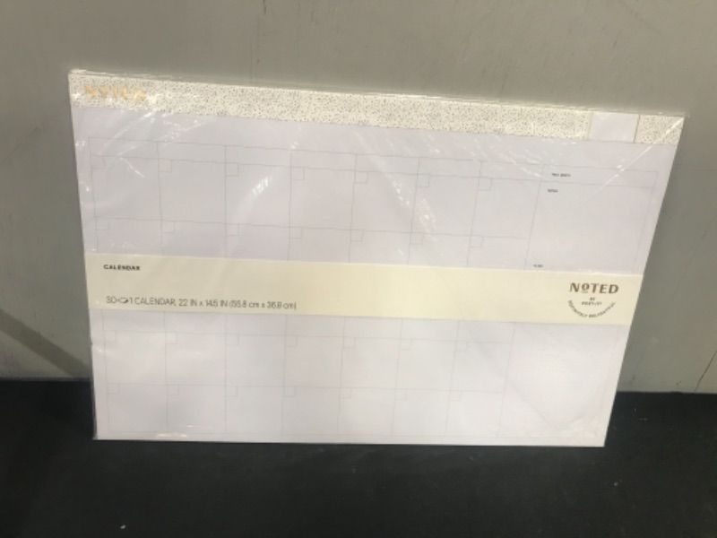 Photo 2 of Undated Post-it Desk Calendar Pad White