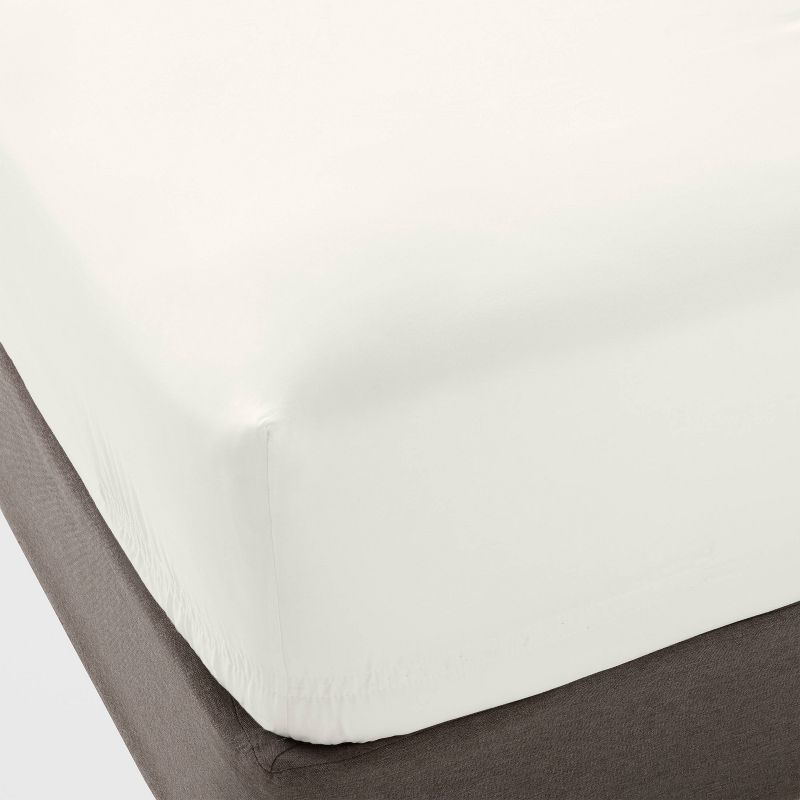 Photo 1 of 400 Thread Count Performance Fitted Sheet - Threshold™

