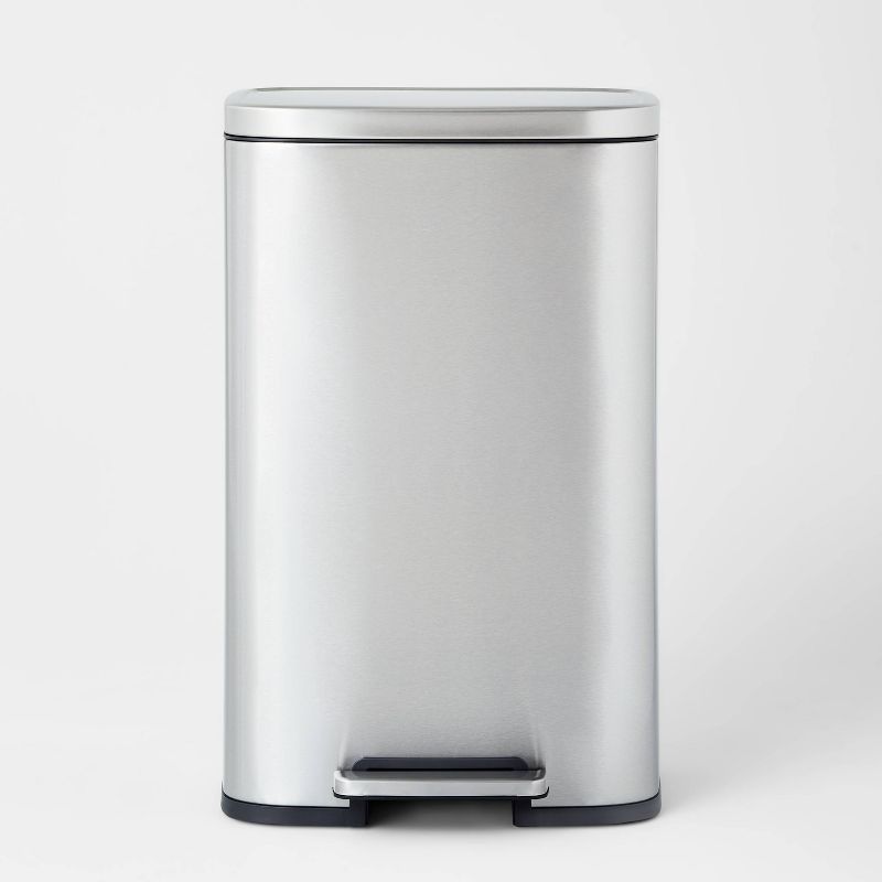 Photo 1 of 45L Rectangular Step Trash Can - Brightroom™
Color
Silver
DENTED ON LEFT SIDE






