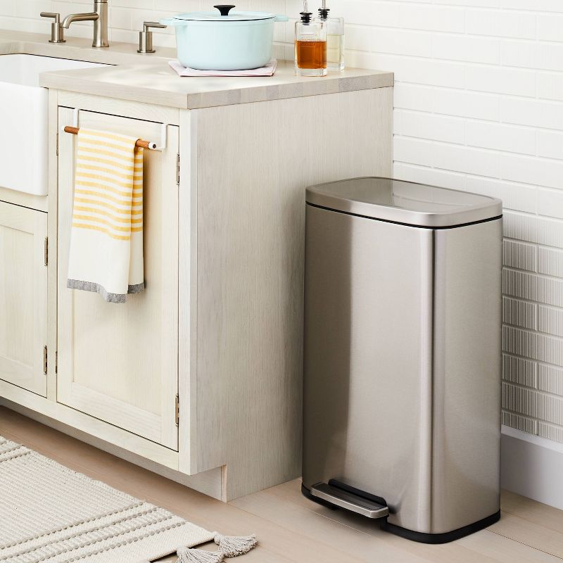 Photo 1 of 45L Rectangular Step Trash Can - Brightroom™
Color
Silver
DENTED ON LEFT SIDE






