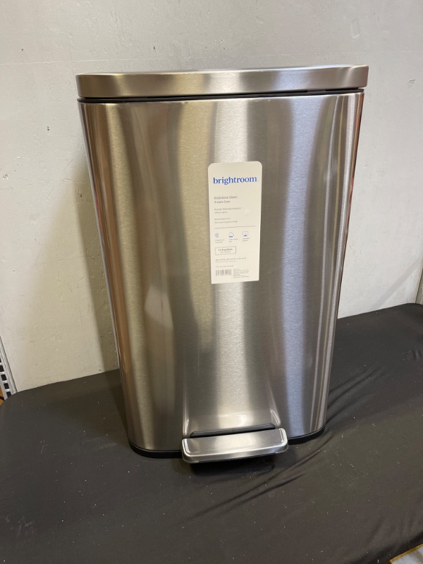 Photo 1 of 45L Rectangular Step Trash Can - Brightroom™
Color
Silver
DENTED ON LEFT SIDE






