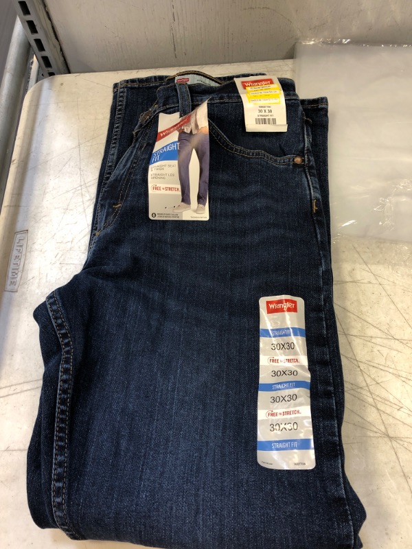 Photo 2 of Wrangler Men's Straight Fit Jeans - 30X30
