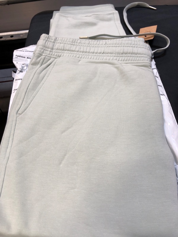 Photo 2 of Amazon Aware Women's Fleece Sweatpants, Size XL
