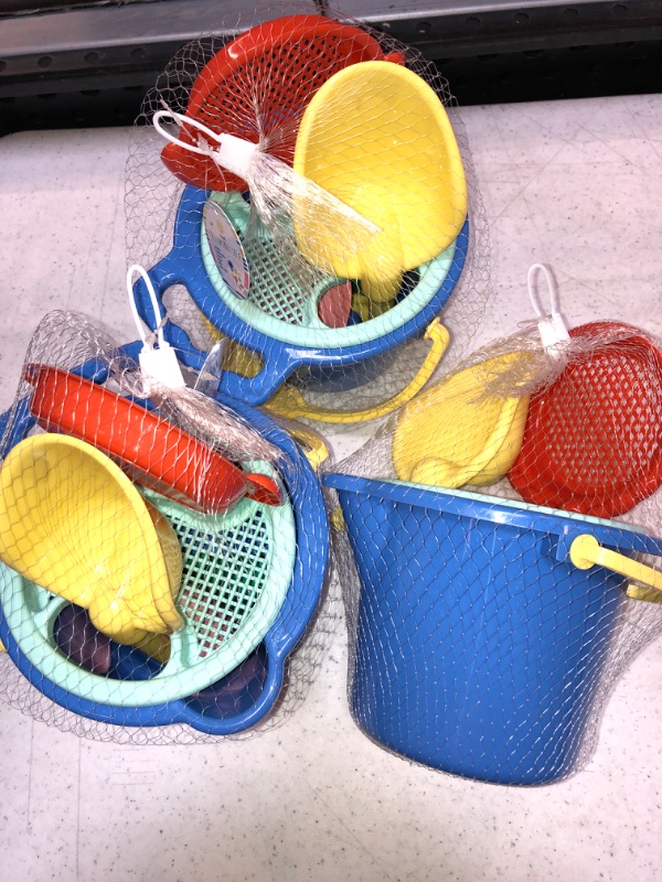 Photo 1 of 8 COUNT BEACH TOOL SET / POOL PLAY TOYS BUCKET , 3 COUNT 