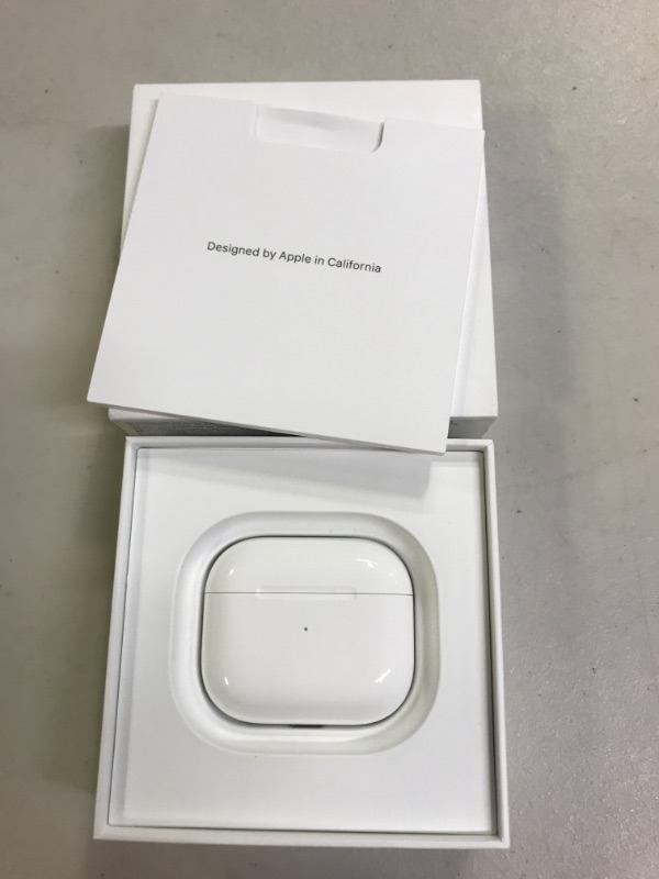 Photo 4 of Apple AirPods True Wireless Bluetooth Headphones (3rd Generation)

