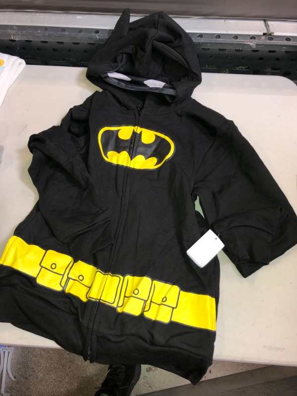 Photo 2 of Boys' Batman Zip-up Hoodie , SIZE M 