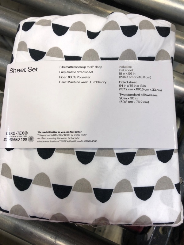 Photo 3 of ****SIZE FULL*** Full Printed Microfiber Sheet Set Geo - Room Essentials	