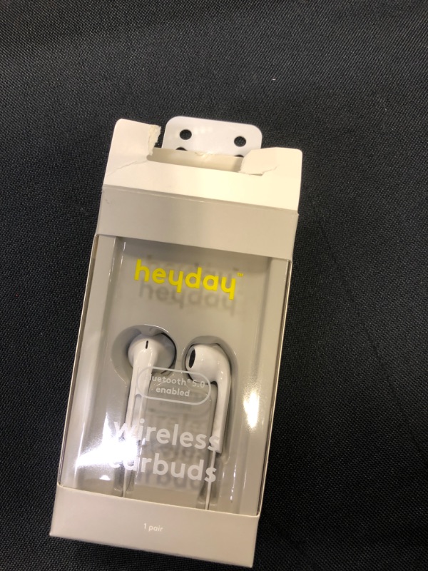 Photo 2 of heyday™ Wireless Bluetooth Flat Earbuds
 DAMAGE BOX 
