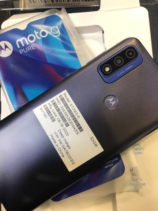 Photo 5 of AT&T Prepaid Motorola 2022 Moto G Pure (32GB) - Blue

