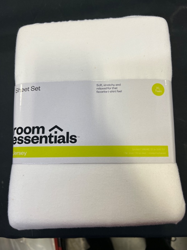 Photo 2 of Twin XL Solid Jersey Sheet Set White - Room Essentials™
OUTSIDE CARRY BAG IS SLIGHTLY DIRTY, OTHERWISE NEW.