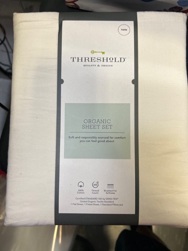 Photo 2 of 300 Thread Count Organic Cotton Solid Sheet Set - Threshold™
Size
Twin
