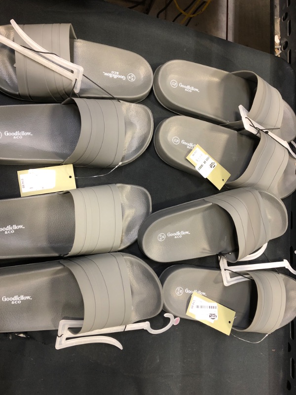 Photo 2 of 4 PAIRS OF Men's Ricky Slide Sandals - Goodfellow & Co Gray

M,M,M,XL