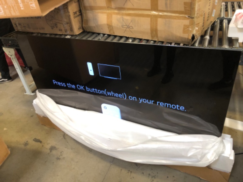 Photo 2 of LG - 77" Class C2 Series OLED evo 4K UHD Smart webOS TV - Model:OLED77C2PUA
