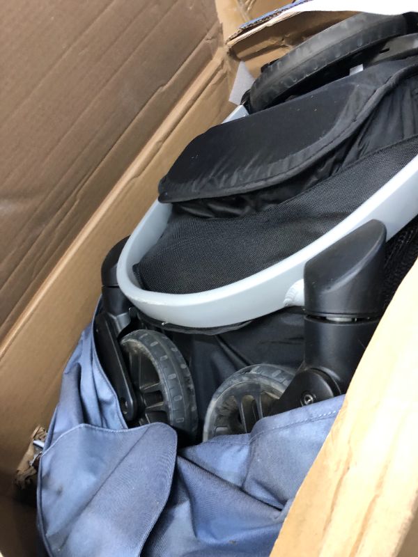 Photo 3 of 
Graco® Modes™ Pramette Travel System Ontario - item is dirty 