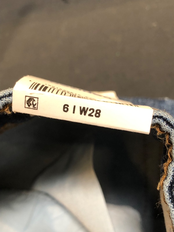 Photo 1 of DENIZEN® from Levi's® Women's Mid-Rise Cropped Boyfriend Jeans - 6/W28
