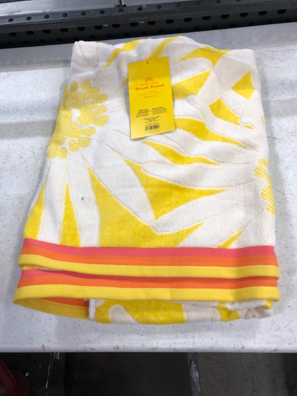 Photo 2 of XL Daisy Icon Beach Towel Yellow - Sun Squad
