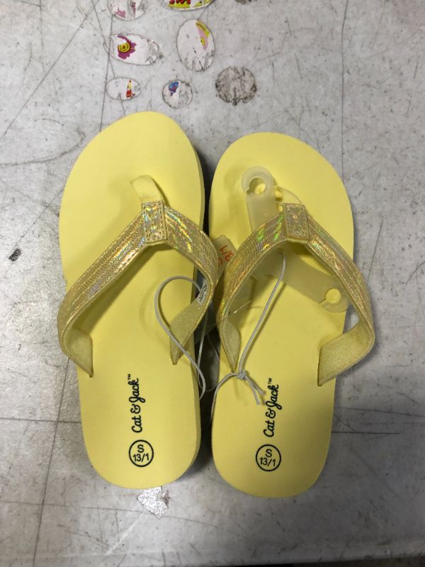 Photo 2 of Girls' Ava Slip-on Thong Sandals - Cat & Jack Yellow M 2/3
