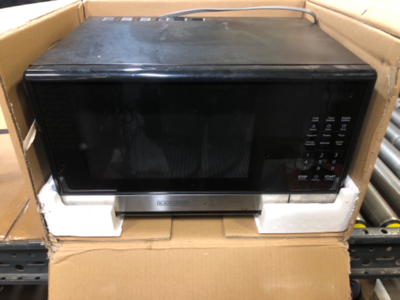 Photo 2 of BLACK+DECKER EM720CB7 Digital Microwave Oven with Turntable Push-Button Door