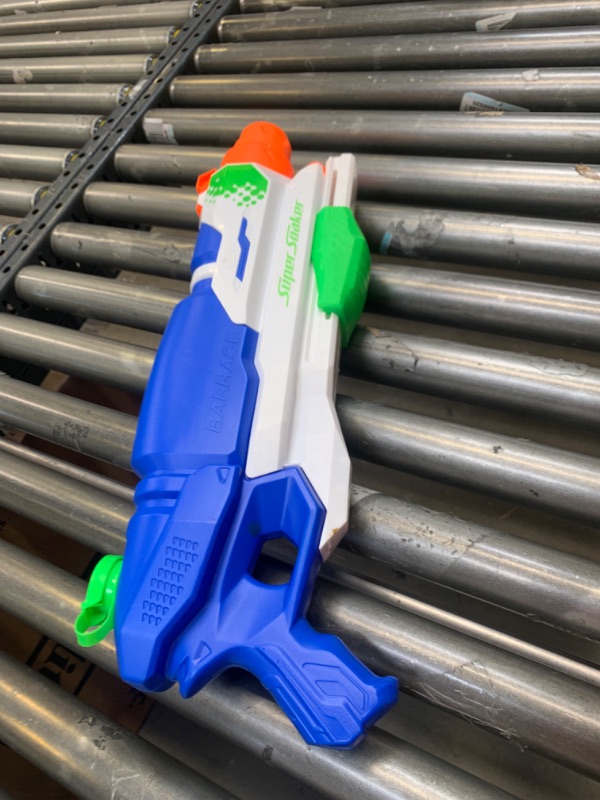 Photo 2 of SUPERSOAKER Nerf Barrage Soaker, No Box Packaging, Moderate Use, Scratches and Scuffs on item
