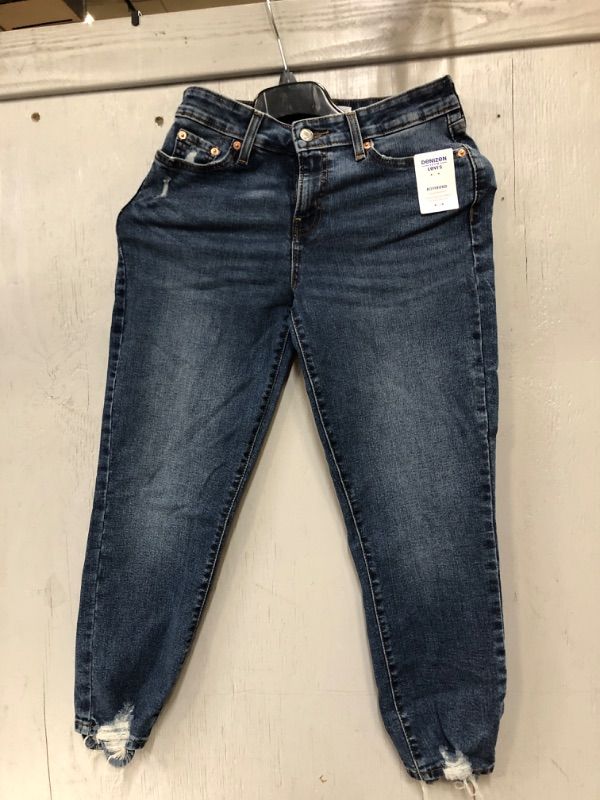 Photo 2 of DENIZEN from Levi's Women's Plus Size Mid- Rise Cropped Boyfriend Jeans SIZE 4