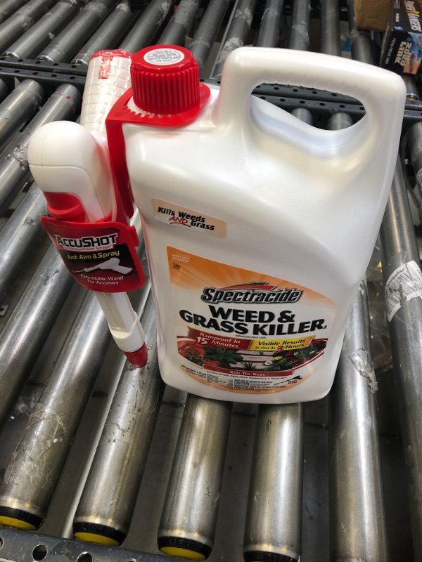 Photo 2 of 1.33gal Weed & Grass Killer AccuShot Sprayer - Spectracide

