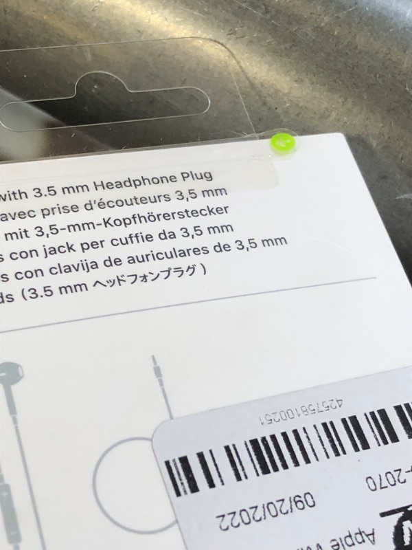 Photo 1 of Earpods with 3.5mm Headphone Plug