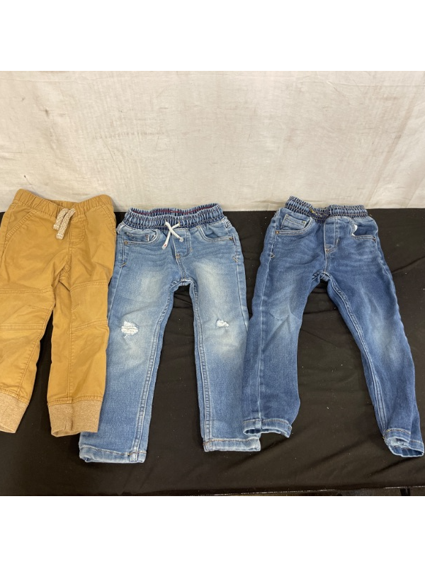 Photo 1 of BOYS 3T PANTS 
3 PAIRS 