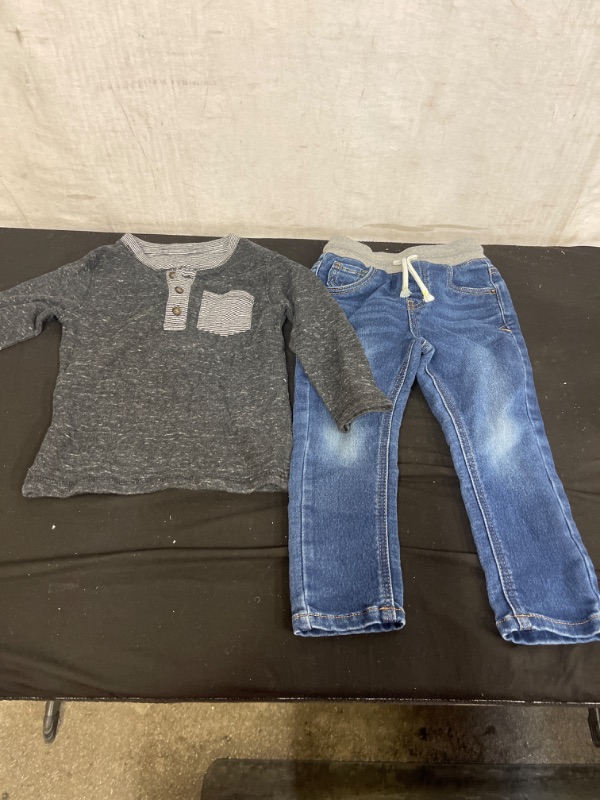 Photo 1 of BOYS 3T OUTFIT