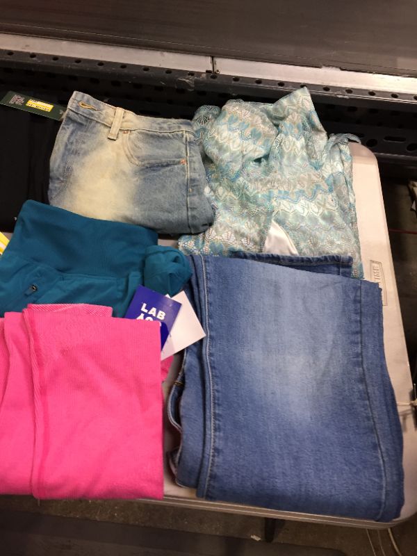 Photo 3 of BAG LOT OF WOMEN CLOTHING DIFFERENT STYLES AND SIZES --SOLD AS IS ---