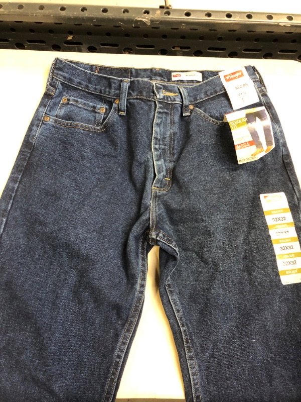 Photo 2 of Wrangler Men's Regular Fit Jeans - SIZE 32 X 32
