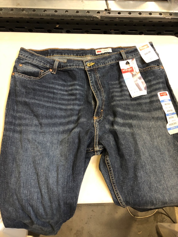 Photo 2 of Wrangler Men's Straight Fit Jeans - SIZE 40 X 30
