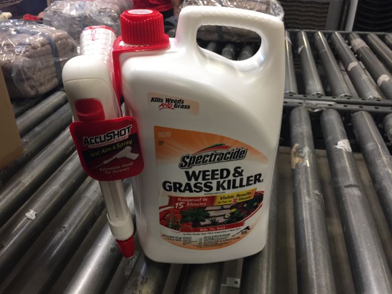 Photo 2 of 1.33gal Weed & Grass Killer AccuShot Sprayer - Spectracide

