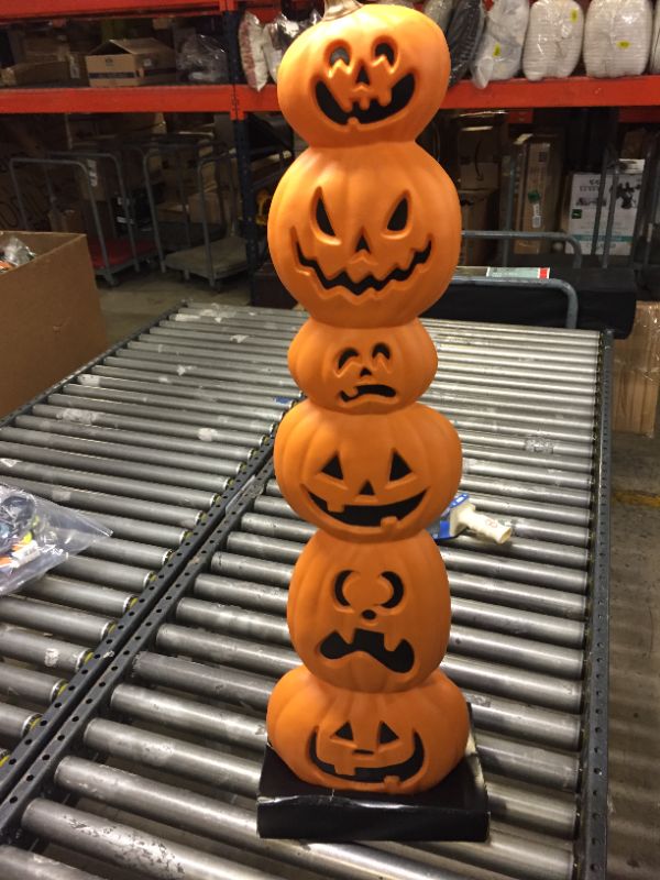 Photo 2 of 47" Light Up Stacked Pumpkin Halloween Decorative Yard Stake - UNABLE TO TEST FUNCTIONALITY 

