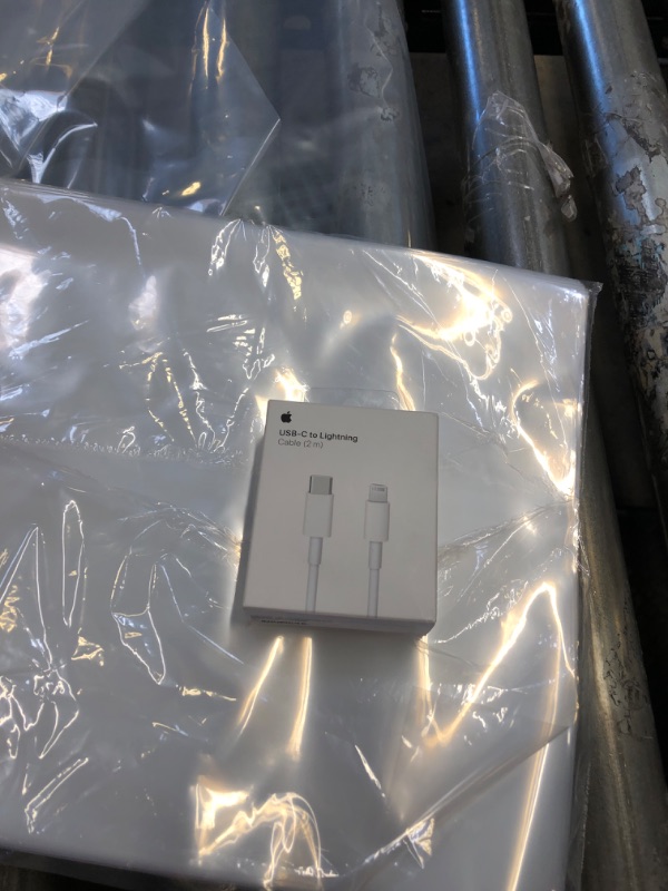 Photo 2 of Apple USB-C to Lightning Cable (2 m)
