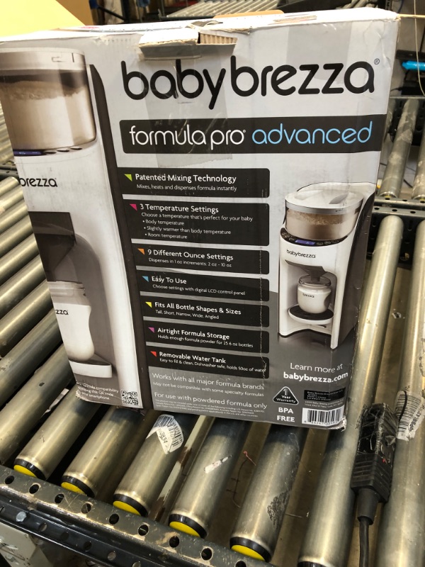 Photo 3 of Baby Brezza New and Improved Formula Pro Advanced Dispenser Machine ( NEW ) 