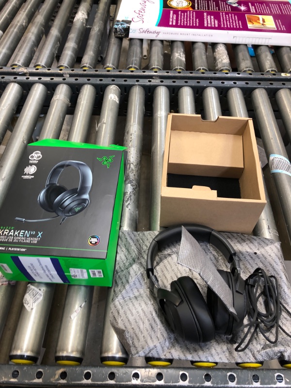 Photo 2 of Razer Kraken V3 X Gaming Headset: 7.1 Surround Sound - Triforce 40mm Drivers - HyperClear Bendable Cardioid Mic - Chroma RGB Lighting - for PC - Classic Black