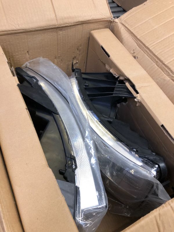 Photo 2 of **UNKNOWN VEHICLE LIGHT GOES TO** Headlights Front Head Lamps Direct Replacement Pair Left + Right Completed Set
