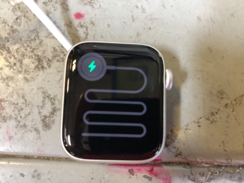 Photo 8 of Apple Watch SE (GPS) Aluminum Case 40 MM 

